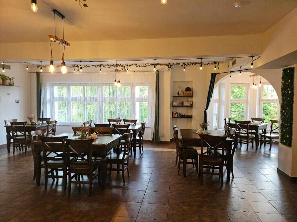 Dworek Szumilas - breakfast room with garden views
